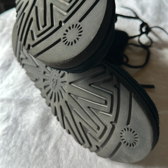 Ugg Boots Unlined Lace Up 8 / 8 1/2 Black pre owned - Picture 5 of 14